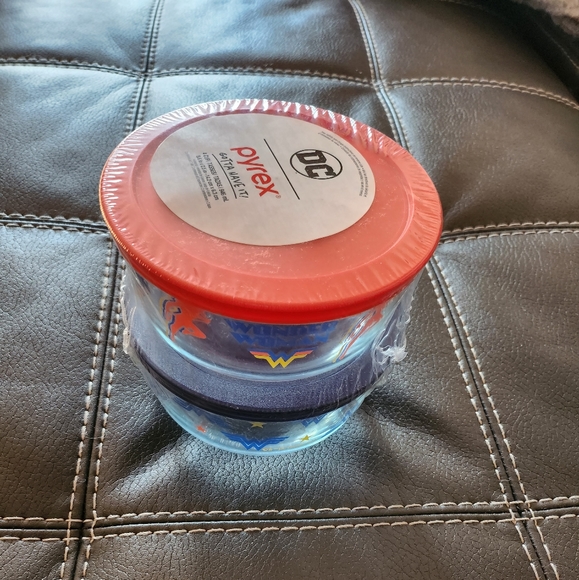 NWT Pyrex Wonder Woman Glass Storage Set, 4-piece Value Pack - Picture 4 of 6